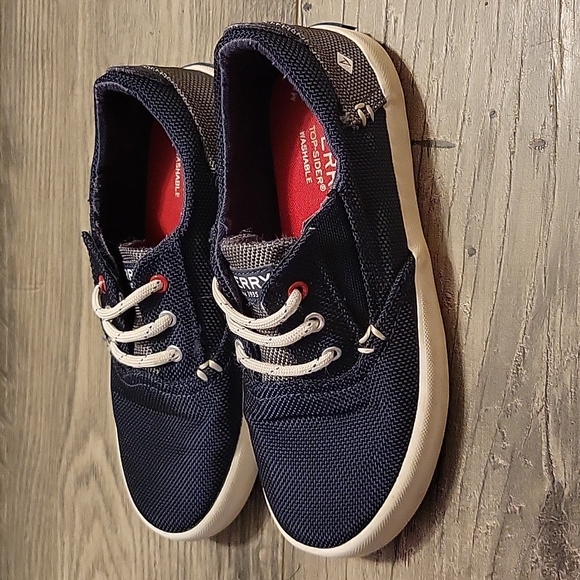 Kids Sperry hardly worn. - Picture 2 of 3